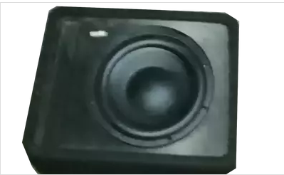 La composición de un subwoofer de automóvil.